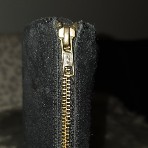 UGG Women's Black Winter Boots - Picture 12 of 16